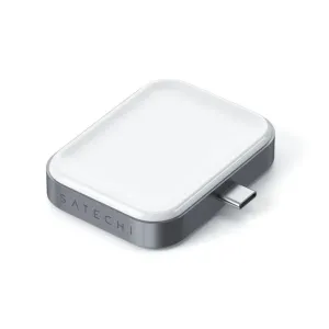 Base de carga inalámbrica Satechi para AirPods con conector USB-C, parte superior blanca y base gris oscuro