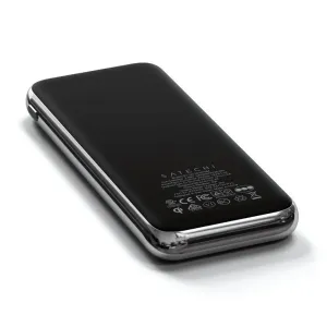 Satechi Quatro musta langaton varavirtalähde hopeanvärisillä reunoilla iPhonelle ja Apple Watchille