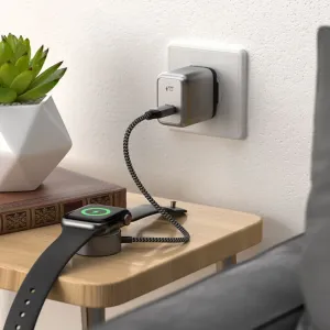 Cargador de pared Satechi de 30 W USB-C PD GaN conectado, cargando un reloj inteligente en un soporte