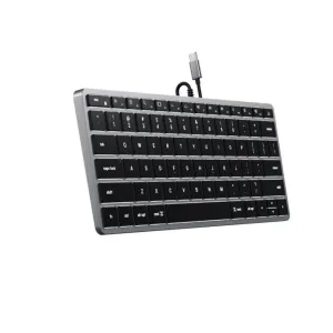 Satechi W1 USB-C-tangentbord med US layout, kompakt svart design och fast kabel för Mac och iPad