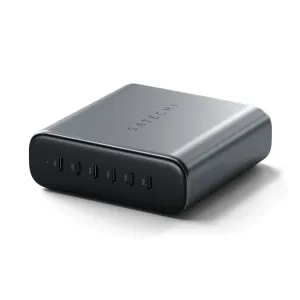 Chargeur Satechi 200 W USB-C GaN 6 ports en gris sidéral avec six ports USB-C en façade