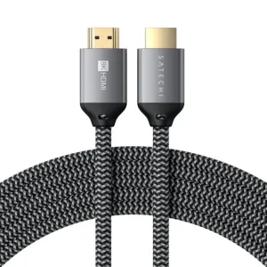 Satechi flätad 8K HDMI-kabel med guldfärgade kontakter, visas i svart och grått mot en vit bakgrund.