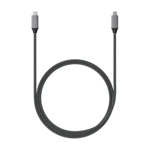 Satechi pintas USB4 USB-C į USB-C laidas, juodos spalvos, parodytas susuktas į kilpą su firminėmis jungtimis