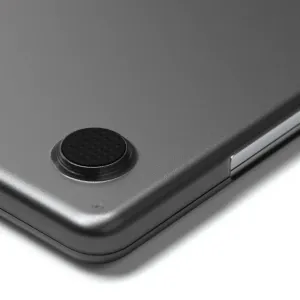 Satechi Eco Hardshell Case til MacBook Air M2, hjørne i grått, med teksturert finish og sklisikker gummifot