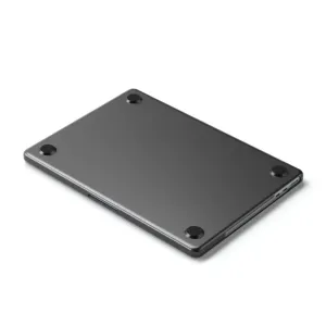 Satechi mørkegrått hardplastdeksel til MacBook Air M2 med avrundede kanter og sklisikre føtter