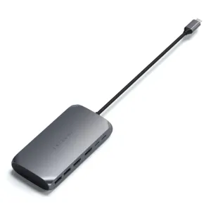 Satechi USB-C Multimedia Adapter M1, jossa on kaksi HDMI-porttia ja USB-C-kaapeli, avaruusharmaana