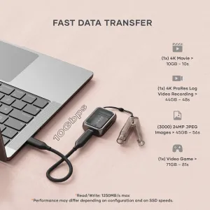 Satechi mini NVMe SSD -kotelo liitettynä kannettavaan tietokoneeseen, kuvassa kompakti kannettava tallennustila ja 10 Gbps:n siirtonopeusnostot