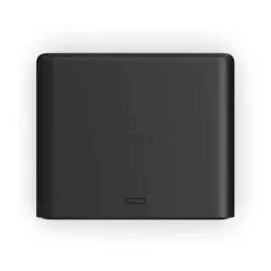 Satechi ChargeView 240W bordsladdare i Space Black, framifrån med centrerad SATECHI-logotyp