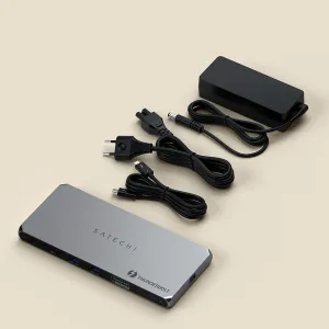 Satechi Thunderbolt 4 -telakointiasema usealle näytölle hopean ja mustan värisenä, kaapeleilla ja virtasovittimella