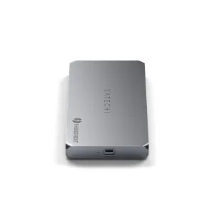 Satechi Thunderbolt 4 -telakointiasema useille näytöille avaruusharmaana, USB-C-portilla ja SATECHI-logolla