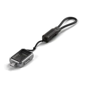 Satechi mini NVMe SSD -kotelo, jossa on läpinäkyvä kansi, punottu USB-C-kaapeli ja tähtiharmaa alumiinirunko