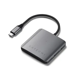 Satechi 4-porttinen USB-C-keskitin punotulla kaapelilla tähtiharmaana, kaksi sivuporttia näkyvissä valkoisella taustalla.