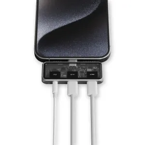 Satechi Mobile XR Hub yhdistettynä älypuhelimeen, läpinäkyvällä yläosalla, kaapeleilla ja 100 W:n lataustuella