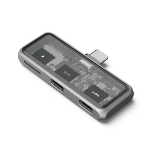 Satechi Mobile XR Hub USB-C-keskitin, jossa on microSD-korttipaikka, kompakti hopeanvärinen muotoilu ja läpinäkyvä yläpaneeli