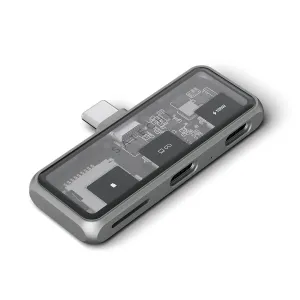 Satechi Mobile XR Hub USB-C-keskitin microSD-korttipaikalla ja 100 W:n merkinnällä kompaktissa harmaassa muotoilussa