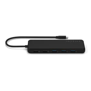 Satechi juodas USB-C kelių prievadų adapteris su pritvirtintu kabeliu ir keliais prievadais ekranams bei periferiniams įrenginiams prijungti