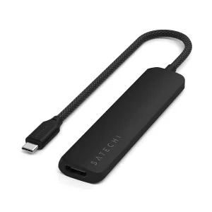 Satechi musta USB-C-moniporttisovitin punotulla kaapelilla ja näkyvällä USB-C-liittimellä valkoisella taustalla