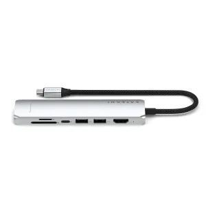 Satechi 7-in-1 USB-C -moniporttisovitin, jossa on HDMI, USB-A ja korttipaikat, hopeisena punotulla kaapelilla.