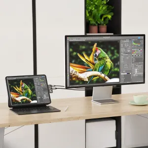 Satechi Mobile XR Hub USB-C-keskitin, jolla tabletti liitetään ulkoiseen näyttöön tiedonsiirtoa ja työpisteen käyttöönottoa varten