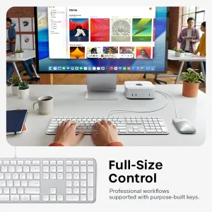 Satechi Slim LX3 kablet tastatur i sølv med nordisk layout, taster i fuld størrelse og numerisk tastatur på et skrivebord.