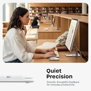 Satechi Slim LX3 kablet tastatur med nordisk layout, vist i sølv ved et skrivebord til daglig skrivning.