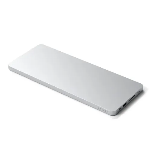 Satechi USB-C Slim Dock i silver, tunn rektangulär med avrundade hörn och sidoplacerade USB-C, USB-A samt SD/microSD-portar.