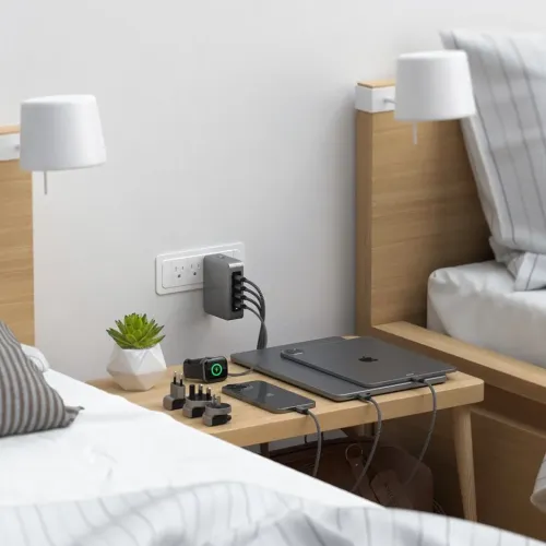 Satechi 145 W USB-C 4 prievadų GaN kelioninis įkroviklis, prie lovos įkraunantis nešiojamąjį kompiuterį, telefoną ir išmanųjį laikrodį