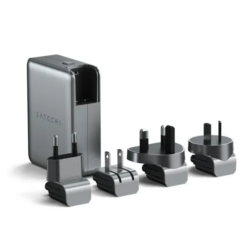 Satechi 145 W USB-C GaN-reiselader med 4 porter og sett med utskiftbare støpseladaptere