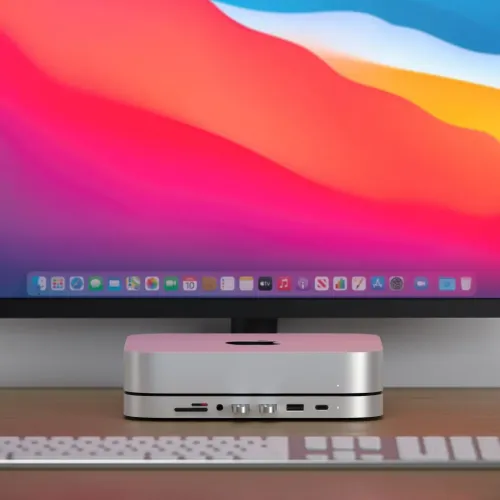 Satechi Stand Hub i aluminium för Mac Mini i silver, med USB-C, USB-A, kortläsare och ljuduttag.
