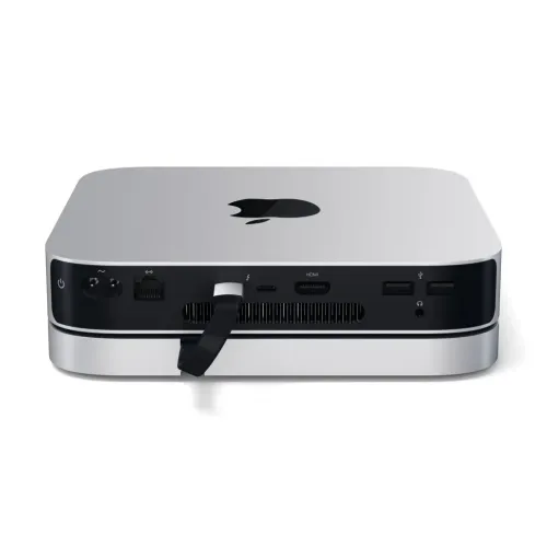Musta Satechi Mac Mini Stand Hub hopeisen Apple Mac Minin alla, etuliitännöillä ja tuuletetulla rakenteella