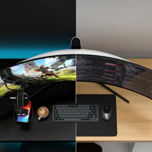 Satechi SM1 mörkgrått slimmat mekaniskt tangentbord centrerat på skrivbord, kompakta tangenter under ultrabred välvd skärm.