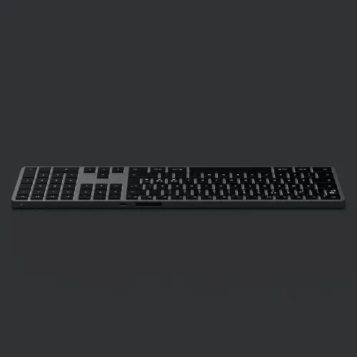 Satechi X3 tangentbord i grått, lågprofil med numerisk del och bakgrundsbelysta tangenter, USB‑C-port framtill och grön LED.