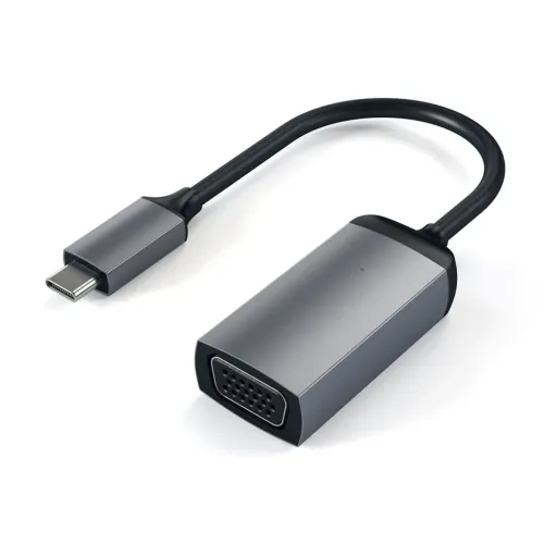 USB-C til VGA-adapter i space grey med kort svart kabel, USB-C hann i den ene enden og VGA hunn i rektangulært hus med prikk.