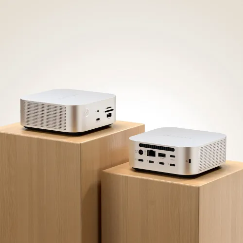 Satechi Thunderbolt 5 CubeDock hõbedane mitme pordiga dokkimisjaam eesmiste portide ja ventileeritud külgedega