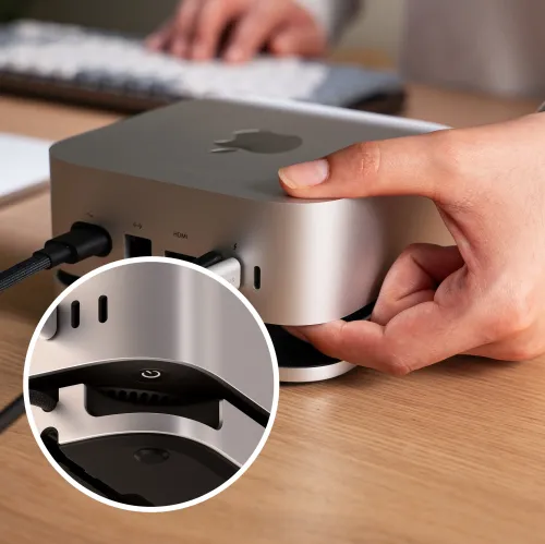 Satechi Mac Mini M4-stativ og hub med SSD-kabinett i sølv, som viser USB-C- og HDMI-porter