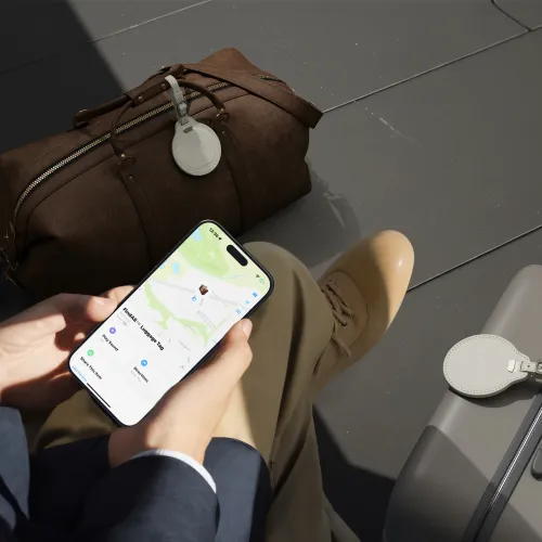 Satechi FindAll -matkatavaralappu putkikassissa, Apple Find My -seuranta näkyy älypuhelimessa