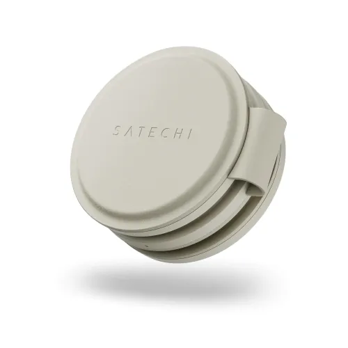 Satechi OntheGo 3-i-1-lader i sand, brettet rund med preget SATECHI-logo, bærende kanter og sidefeste, liten indikator.