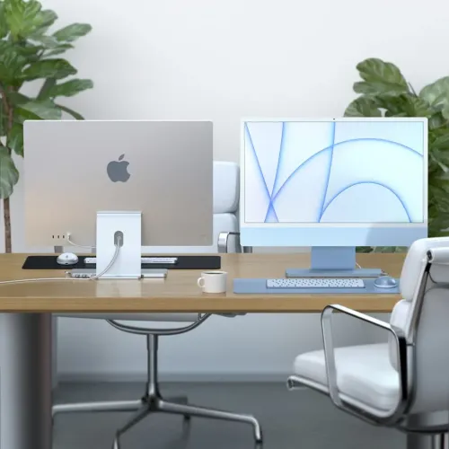 Satechi USB-C Slim Dock kiinnitettynä 24-tuumaiseen iMaciin siistissä työpisteessä näytön ja lisävarusteiden kanssa