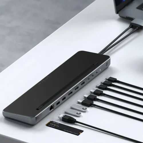 Satechi USB-C Dual-Dockingstation in Schwarz und Silber mit sichtbaren USB-C-, Ethernet- und Audioanschlüssen