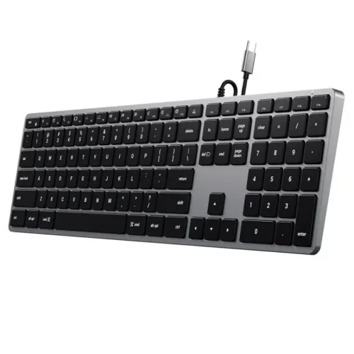 Satechi W3 trådbundet bakgrundsbelyst tangentbord med US layout, fullstora tangenter, numeriskt tangentbord och USB-C-kabel