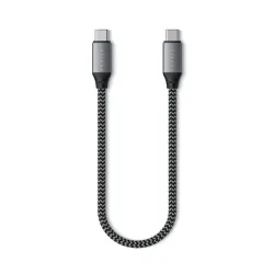 Satechi 25cm USB-C till USB-C laddkabel med 100W effekt och höghastighets dataöverföring för moderna enheter.