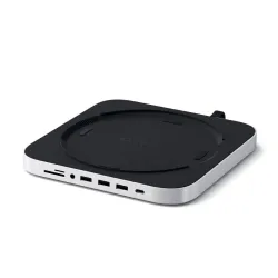 Satechi Aluminium Mac Mini Stand Hub med USB-C och USB 3.0-portar, micro/SD-kortläsare och luftventiler för kylning.