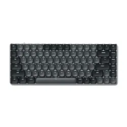 Et elegant mekanisk Satechi SM1-tastatur med tilpassbar bakgrunnsbelysning som kan kobles til flere enheter i et moderne arbeidsområde. Perfekt for spill og arbeid.